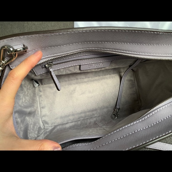 Like New MK Selma Bag - Sale - Picture 3 of 6